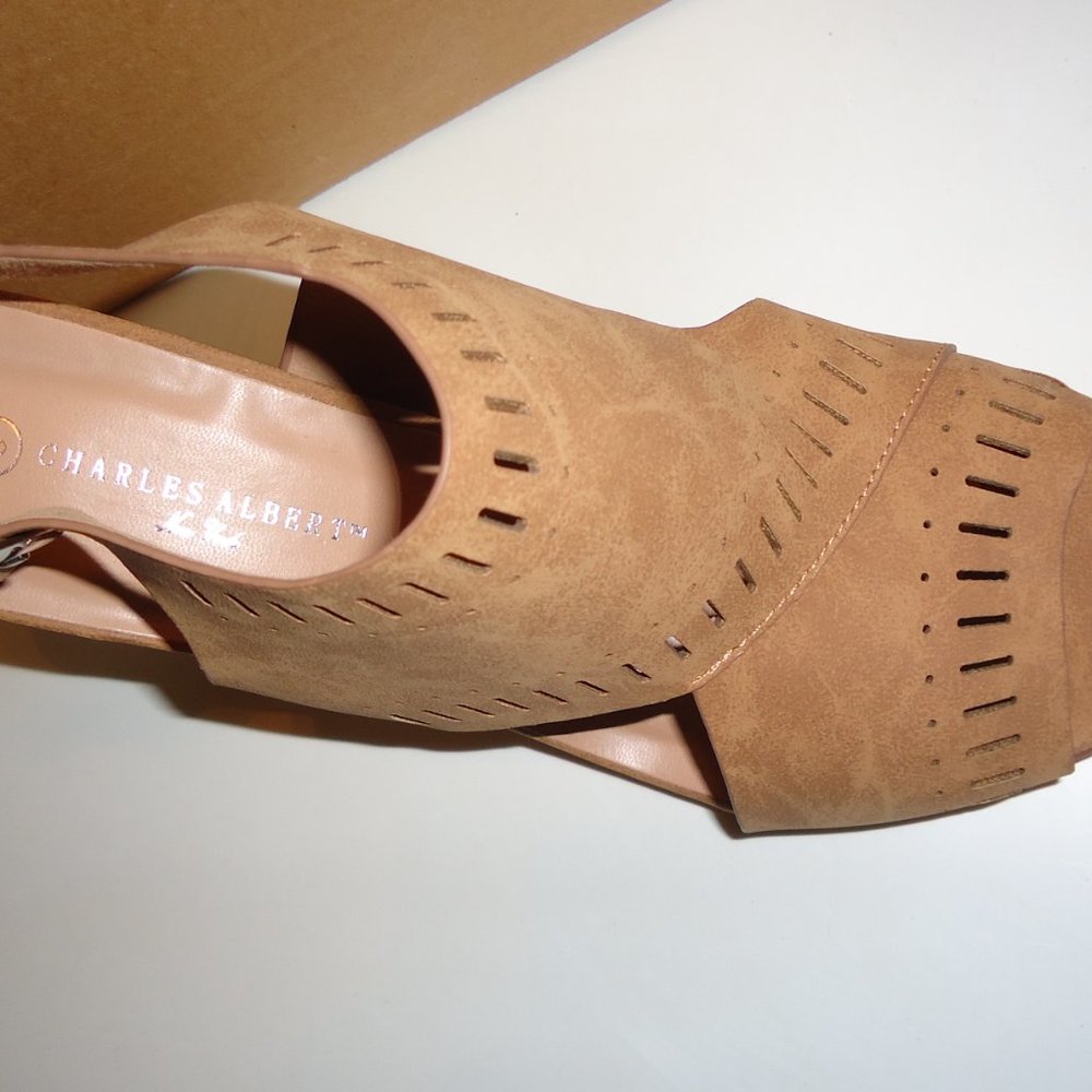 Vegan  Leather Booties NEW - Picture 8 of 15